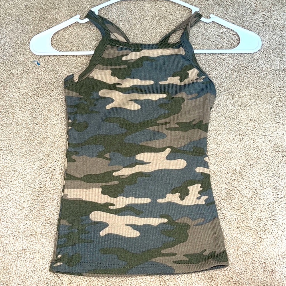 Camo tank